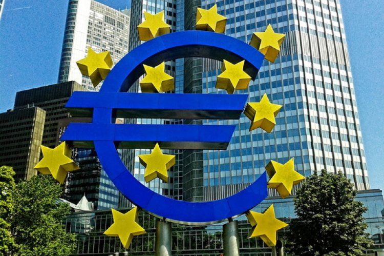 Опрос Reuters: ECB отложит повышение ставок