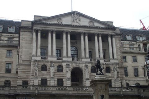 Сильный фунт может нарушить планы Банка Англии