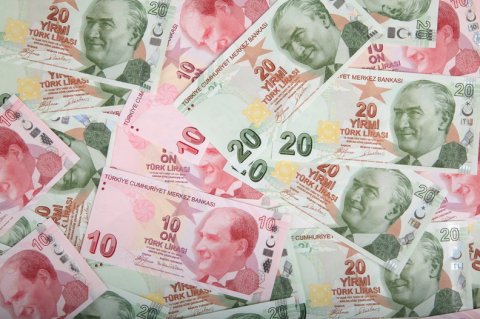 Turkish lira is falling in absence of any steps for handling economic turmoil