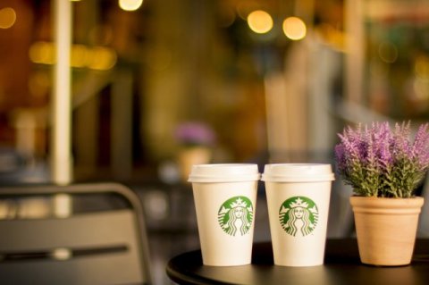 Starbucks открывает кофейни премиум-класса для борьбы с конкурентами