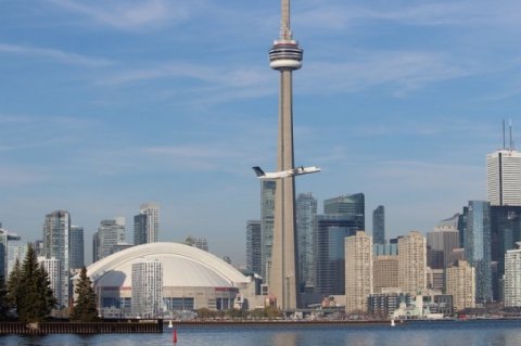 Семьи бегут в пригород Торонто в поисках дешёвого жилья